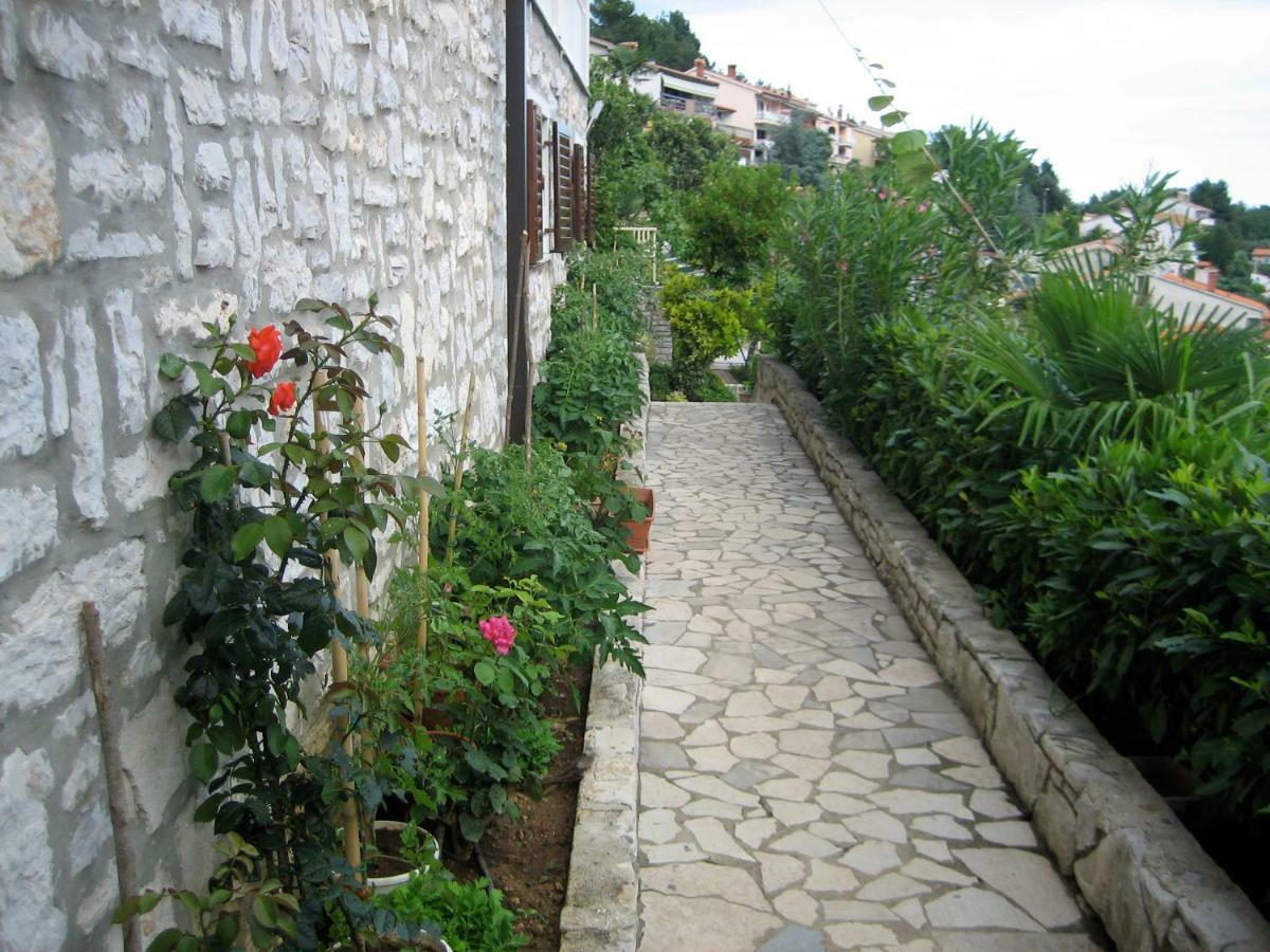 Luxury 1 Bedroom Apartment In Rabac Exterior foto