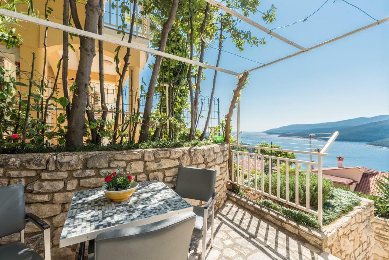Luxury 1 Bedroom Apartment In Rabac Exterior foto